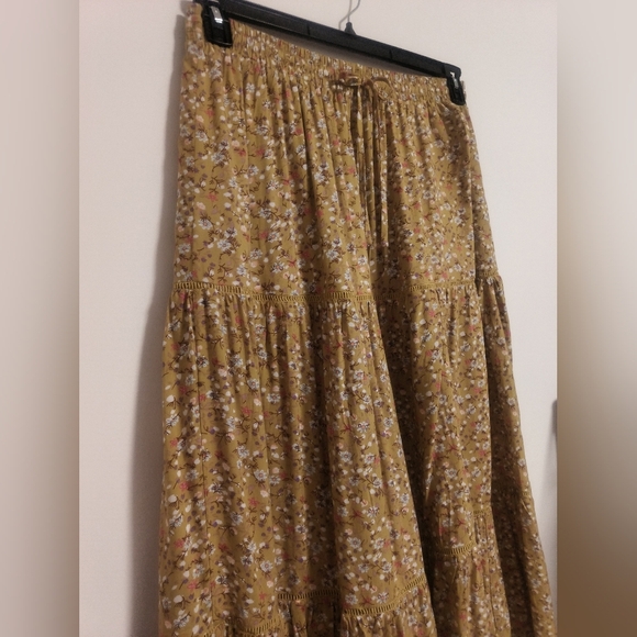 New Yellow Floral Skirt  / Size 2X - Picture 2 of 7